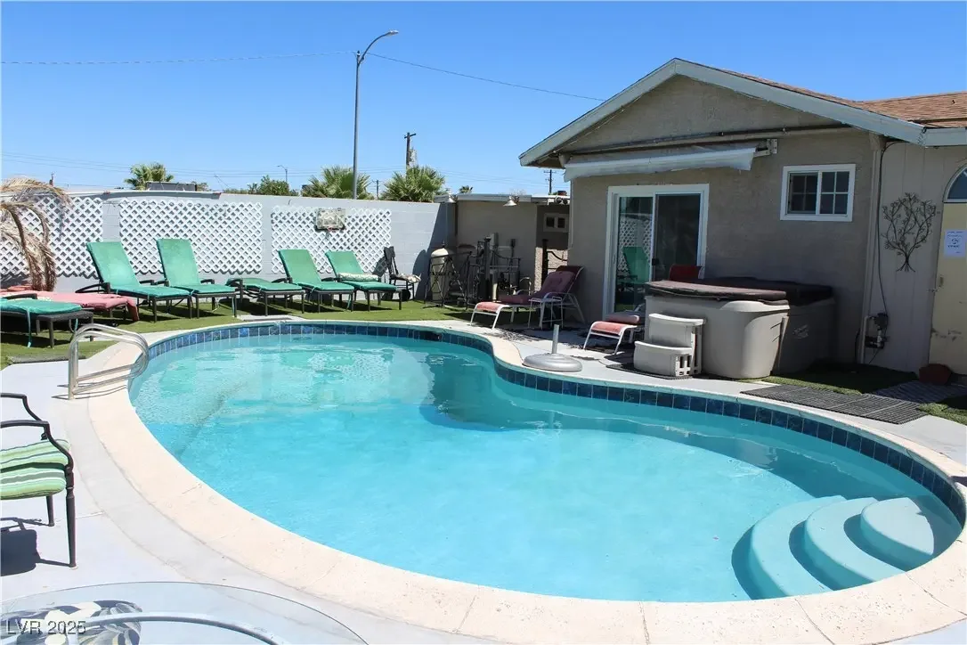 Photo of Listing #2705273