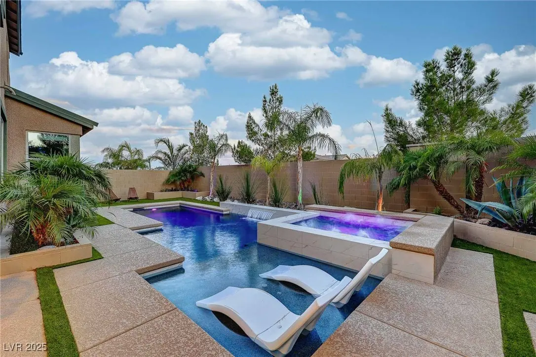 Photo of Listing #2704694