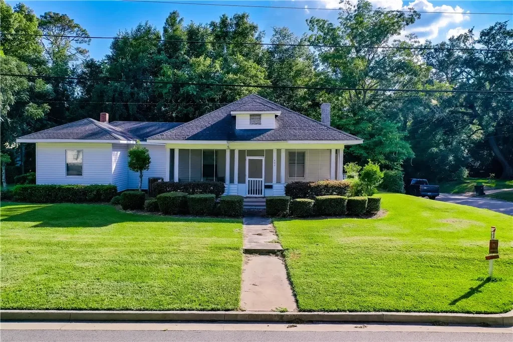 502 Dewey Street, Waycross