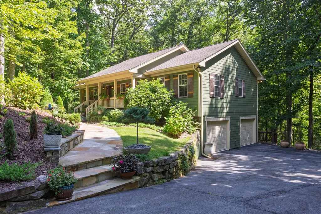 2178 Black Oak Drive, Sapphire