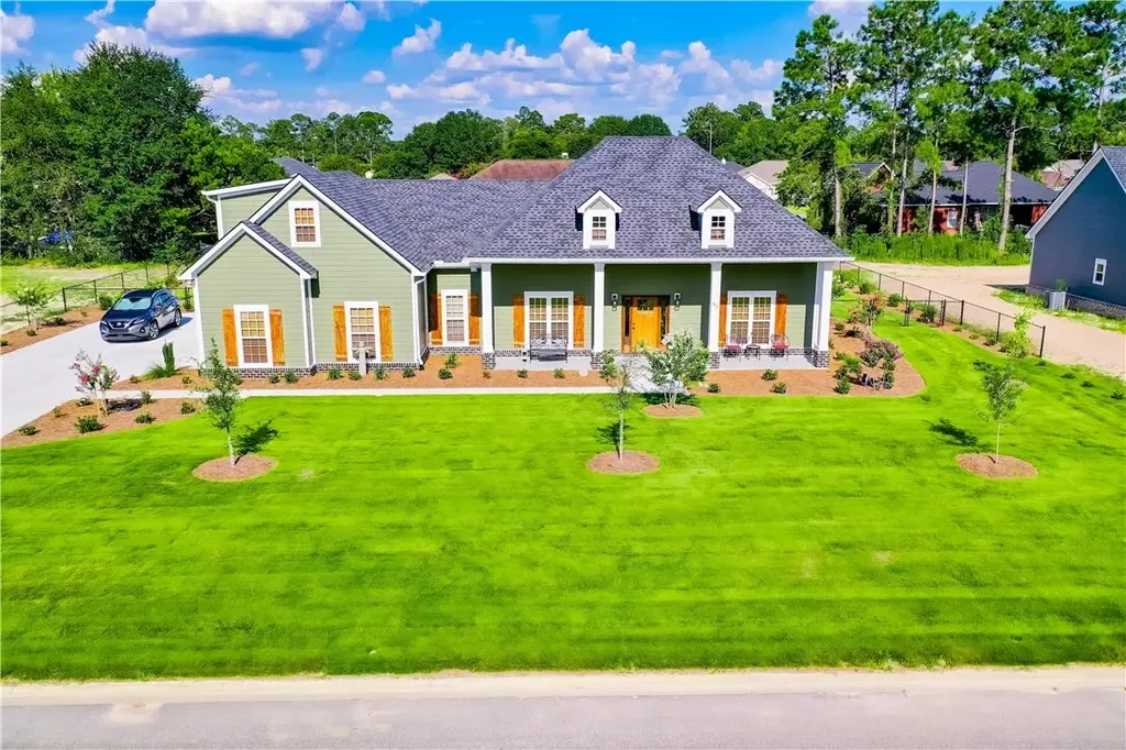 627 Saddle Circle, Waycross