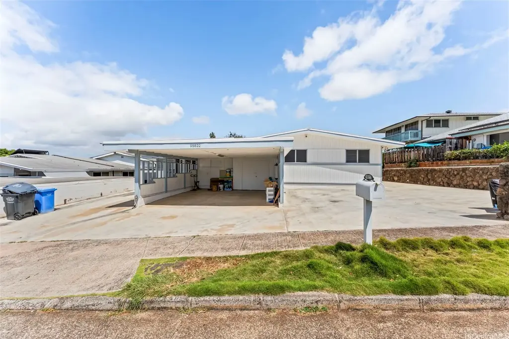98-822 Kaamilo Street, Aiea