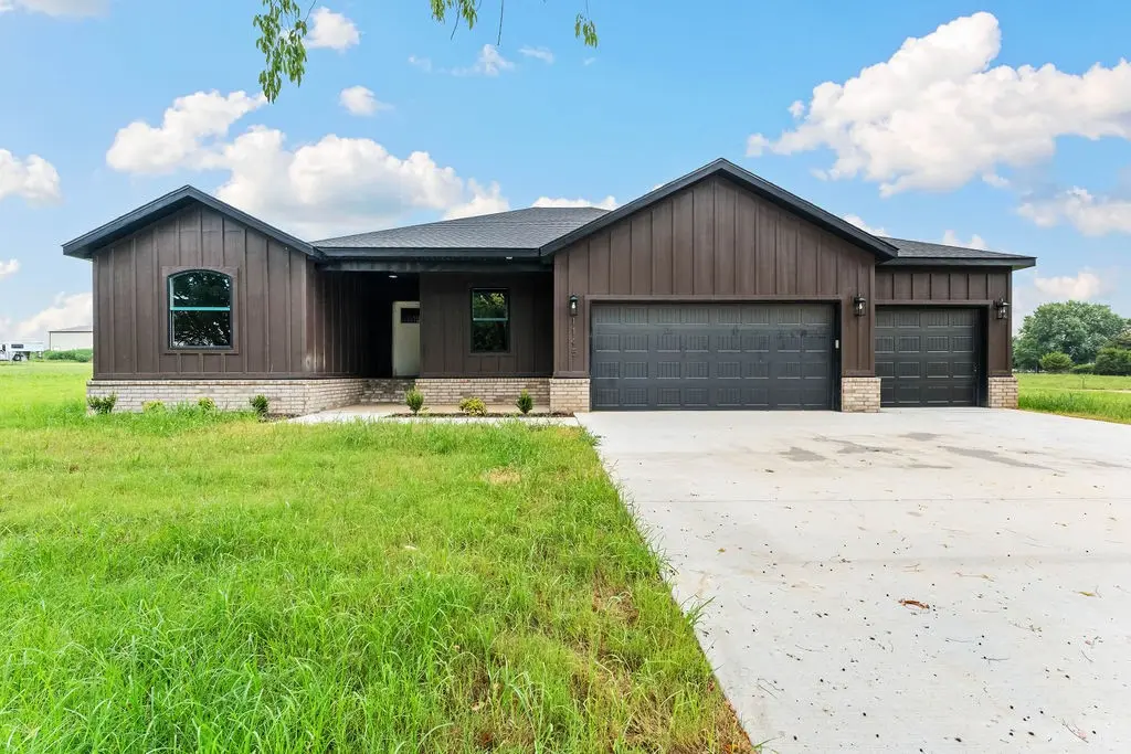 1145 John Renfroe Road, Pea Ridge