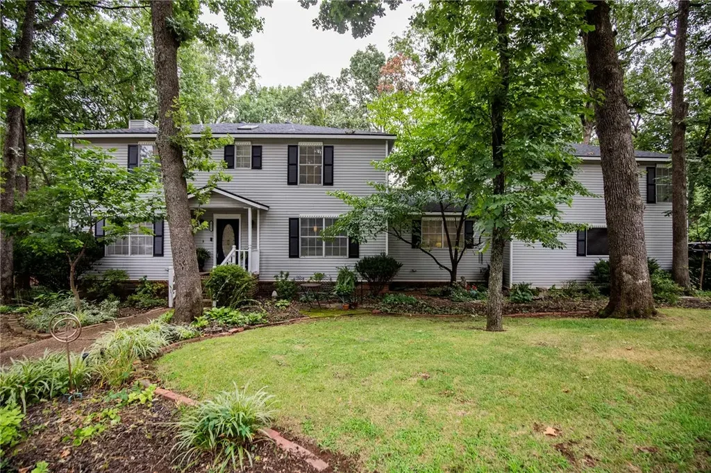 2240 N Big Oaks Drive, Fayetteville