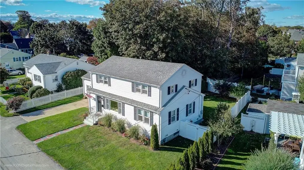 18 Sylvan Ter, Newport