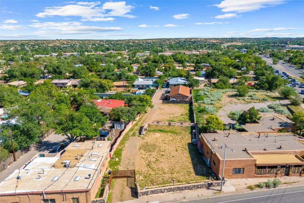 903 Agua Fria, Santa Fe