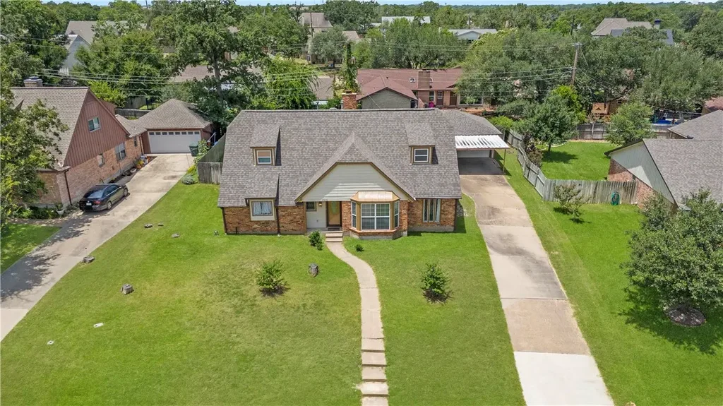 2513 Broadmoor Drive, Bryan