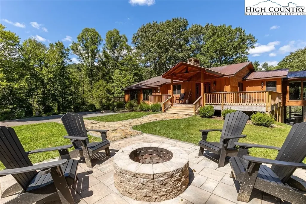 389 Auborn Trivette Road, Sugar Grove