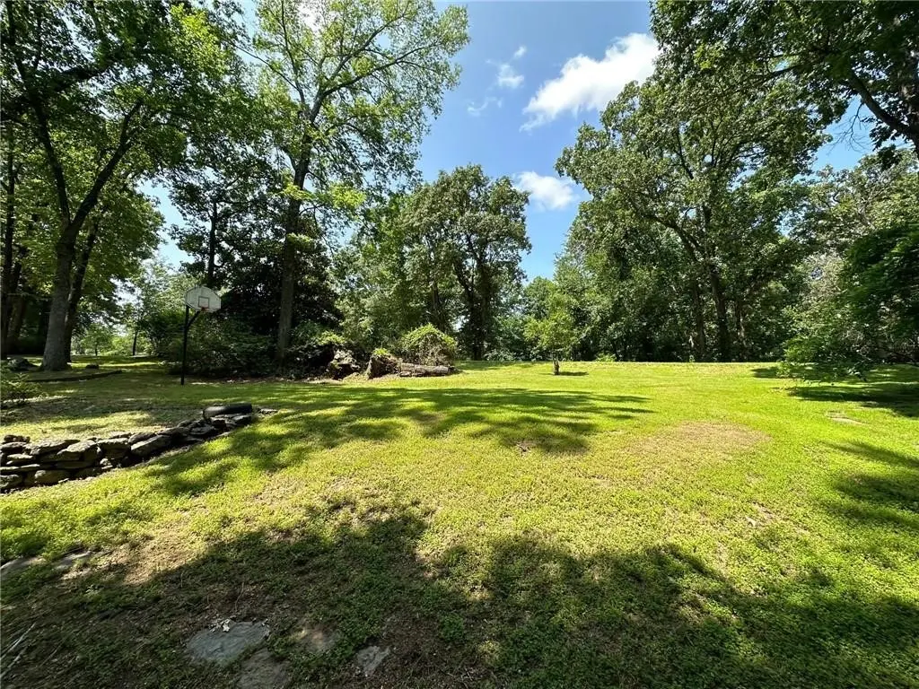 E Walnut Street, Rogers