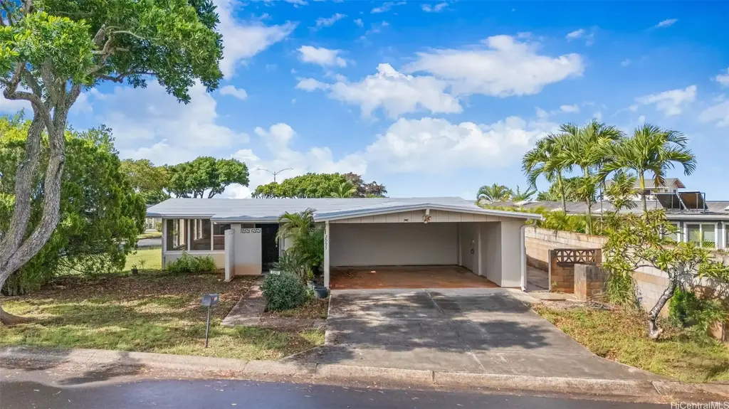2093 Aaniu Loop, Pearl City