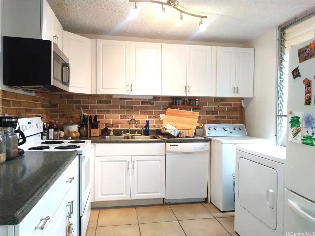 95-273 Waikalani Drive # D1005, Mililani