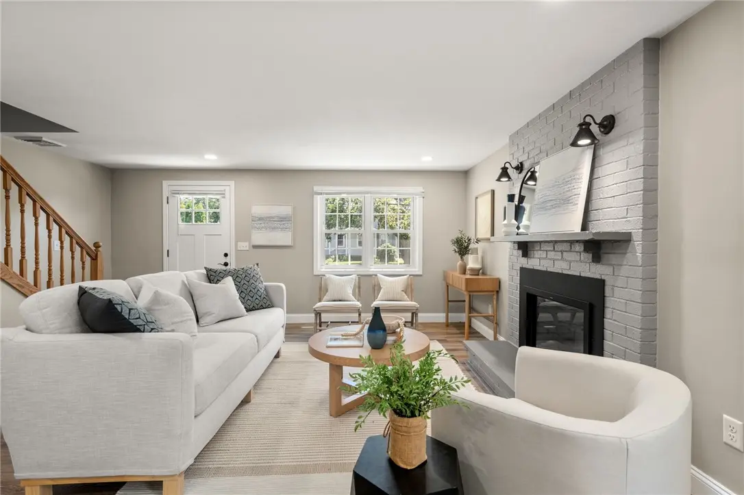 476 Green End Ave, Middletown