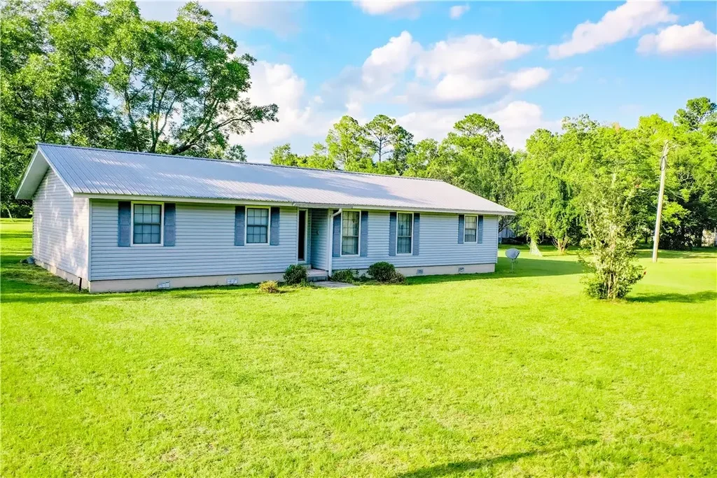 2142 Ben Couch Road, Blackshear
