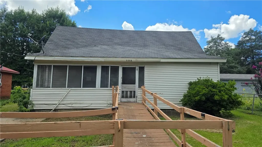 1115 N Hartford Avenue, Russellville