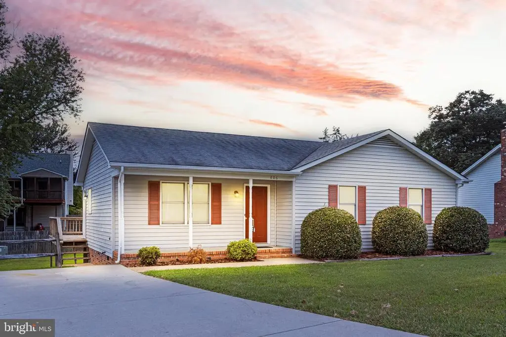 806 Shamrock Dr, Fredericksburg