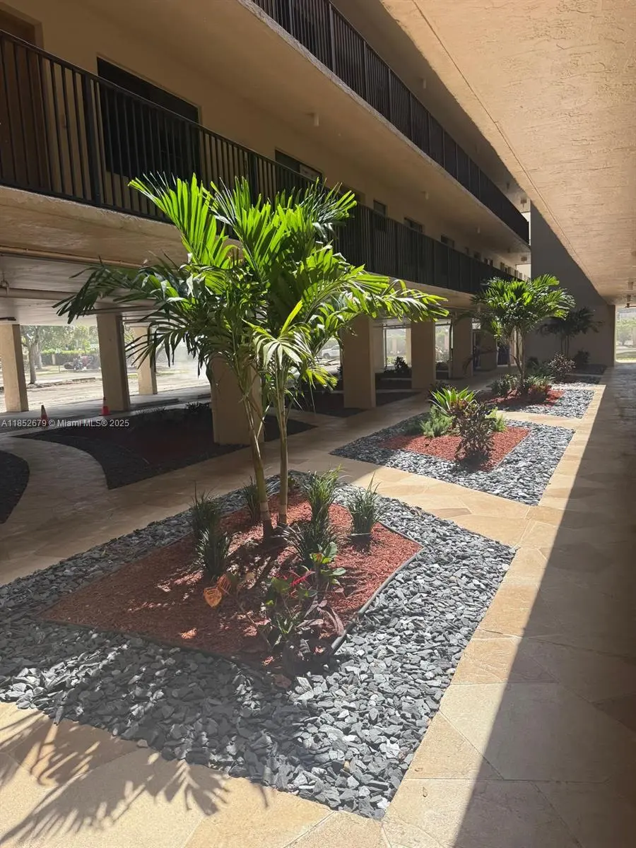 8040 Hampton Blvd 512, North Lauderdale