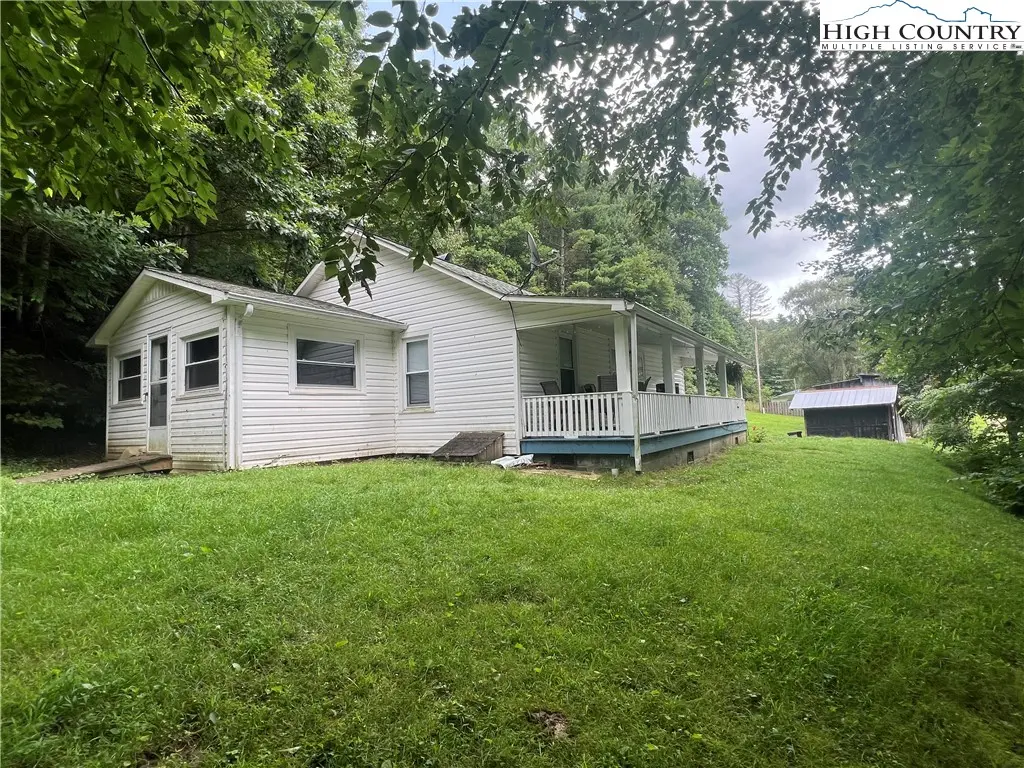 530 N Fork New River Road, Lansing