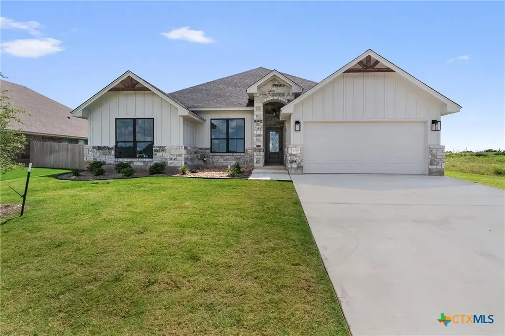 1313 Red Rock Road, Hewitt
