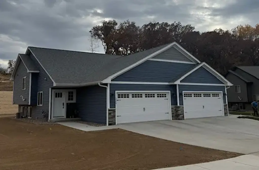 4969 Woodland Park Drive, Eau Claire