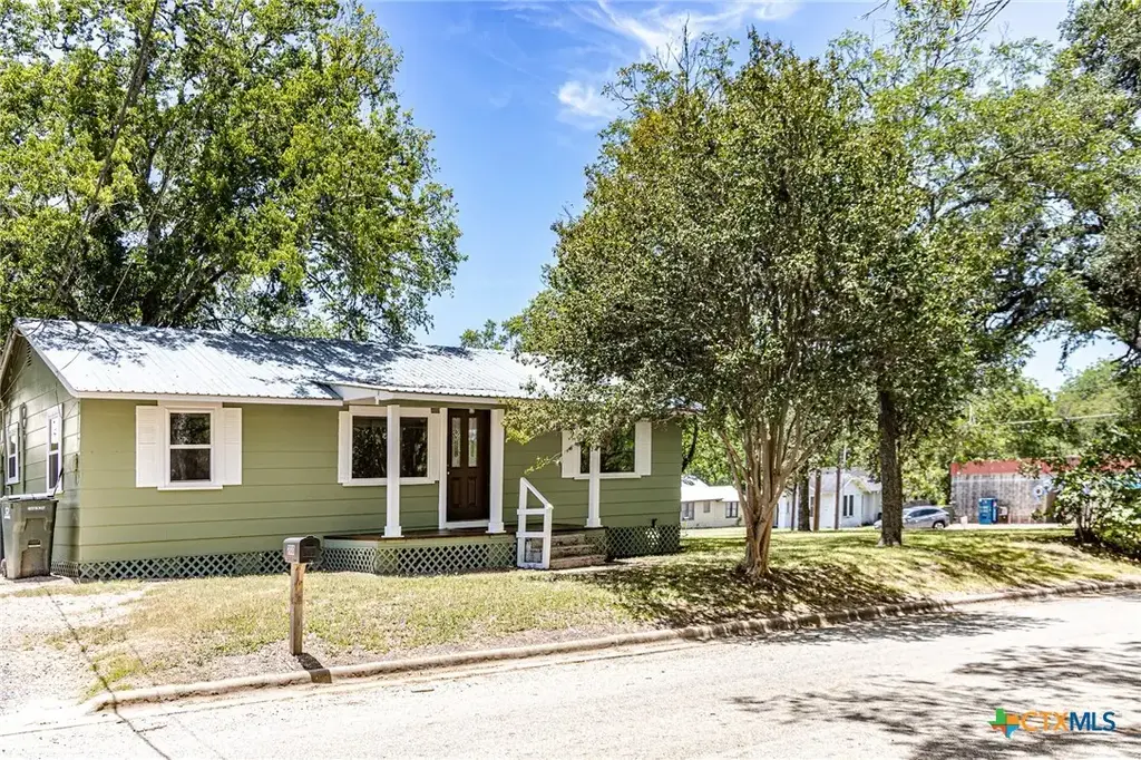 200 Bowie Street, Hallettsville