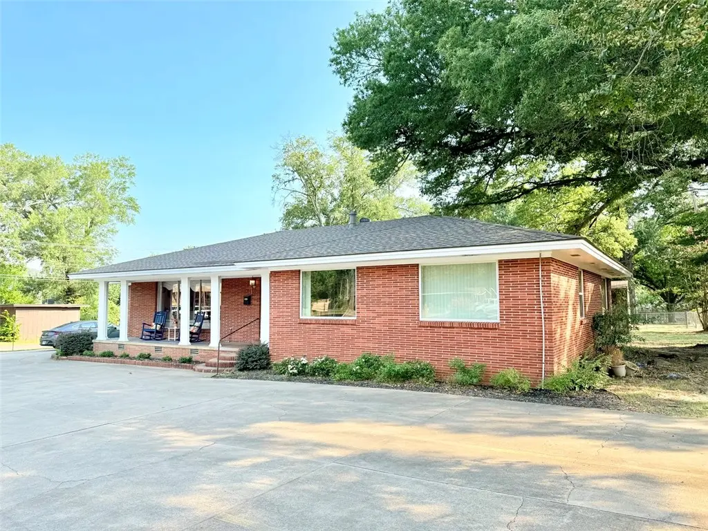 2802 W Main Street, Russellville