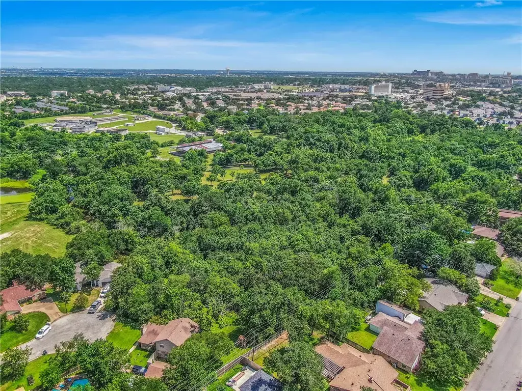 3814 Valley Oaks Drive, Bryan