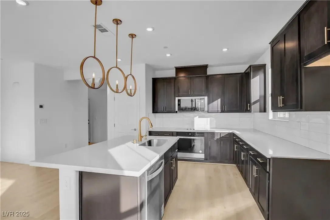 Photo of Listing #2708074