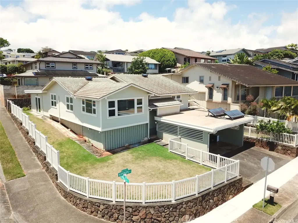98-1774 Kupukupu Street, Aiea
