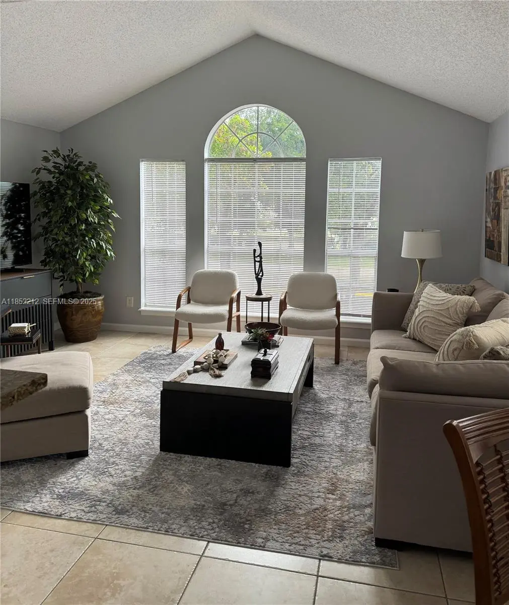 Photo of Listing #A11852212