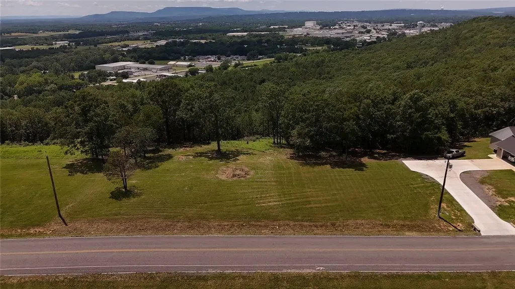 409 Apple Lane, Russellville