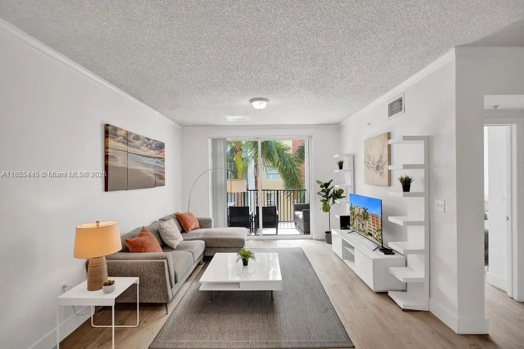 Photo of Listing #A11855445