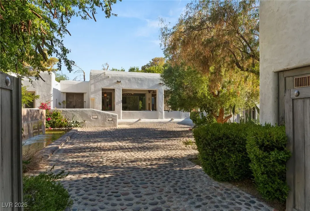 Photo of Listing #2708216