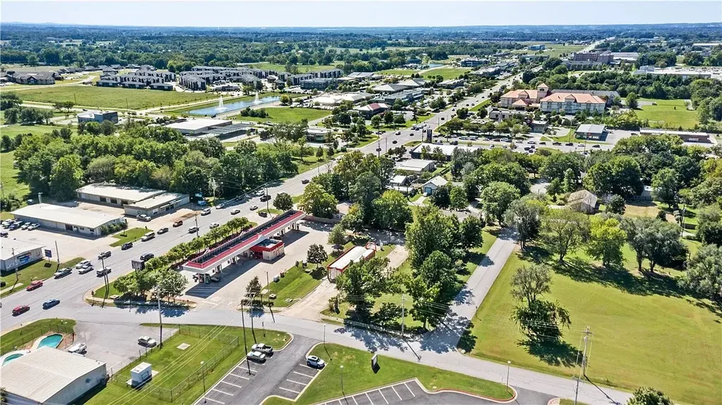 3510 L Street, Bentonville