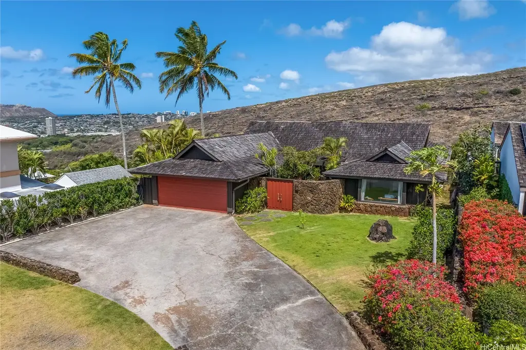 1606 Kuhilani Street, Honolulu