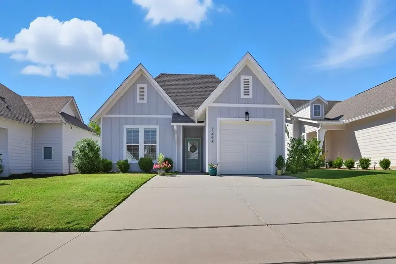 1288 Woodland Cir, Opelika