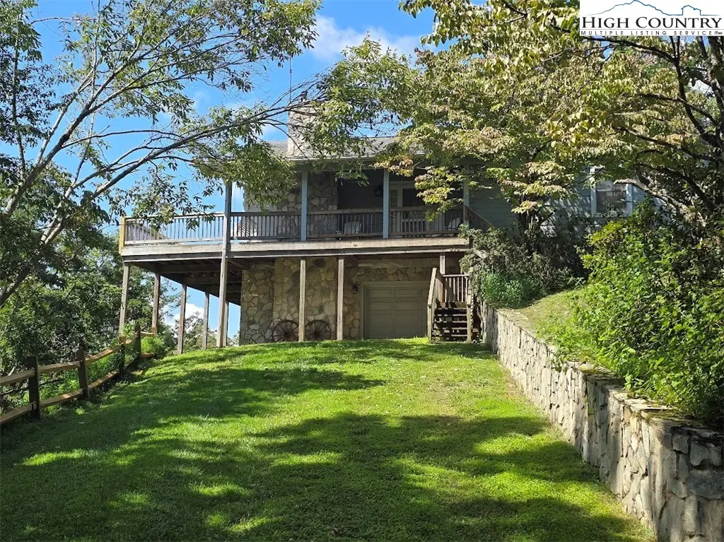 979 Wagon Road, Warrensville