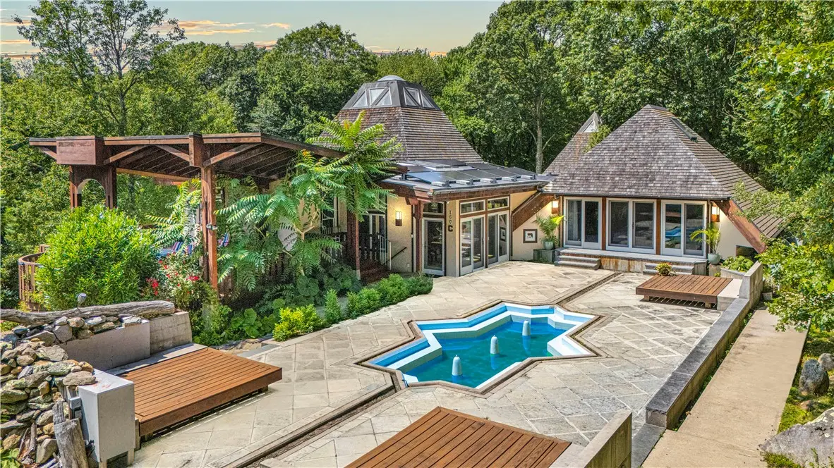 160 Ross Hill Rd, Charlestown