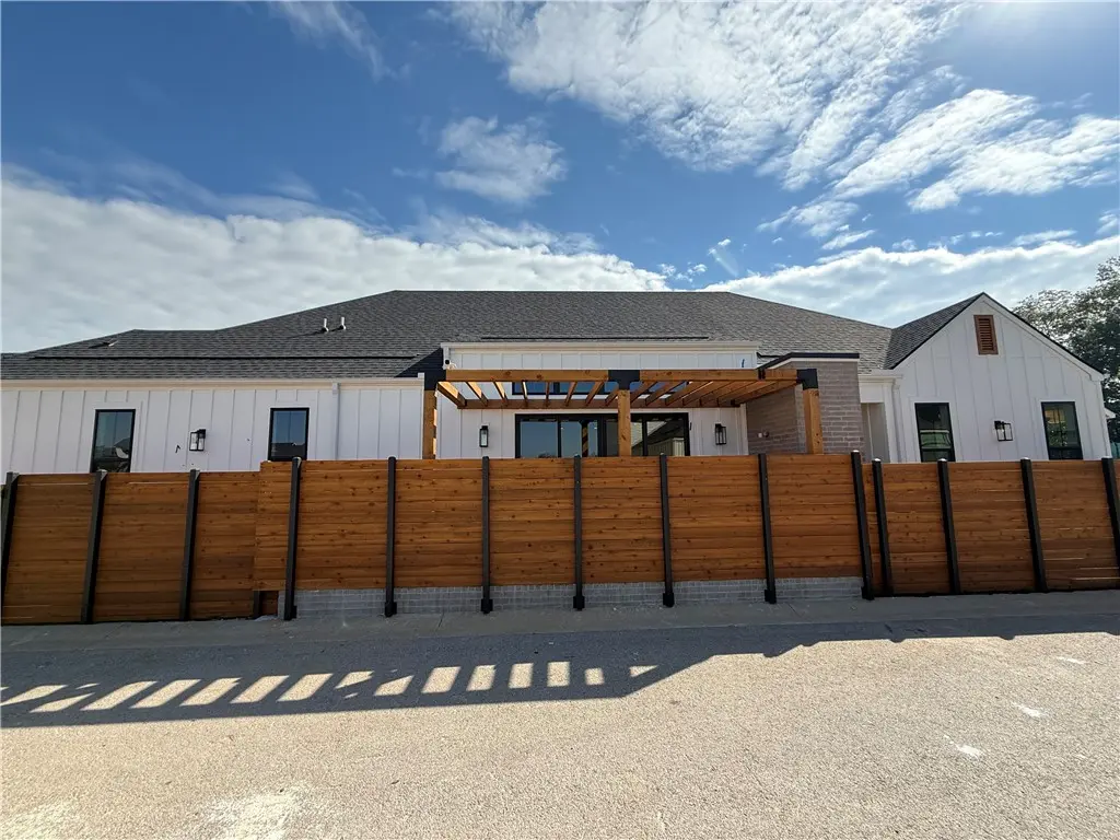 3506 Sw Scoggins Road, Bentonville