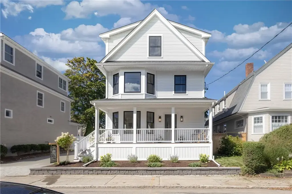 102 Third St, Newport