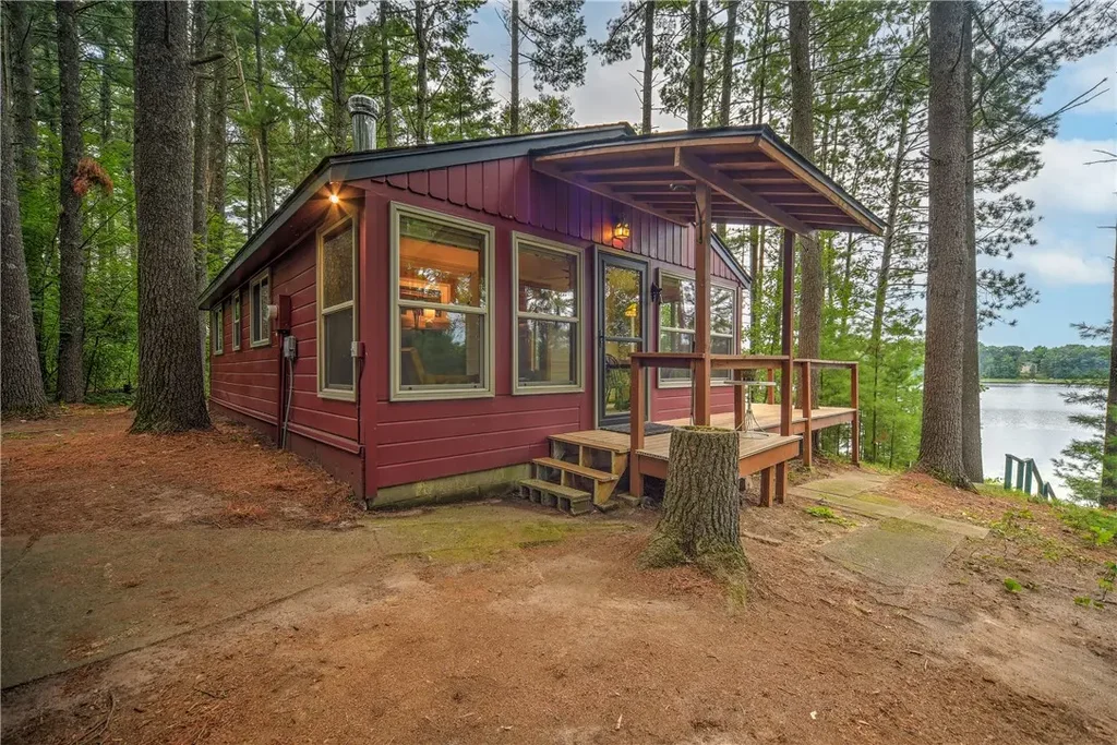 5991 Pike Lake Road, Webster