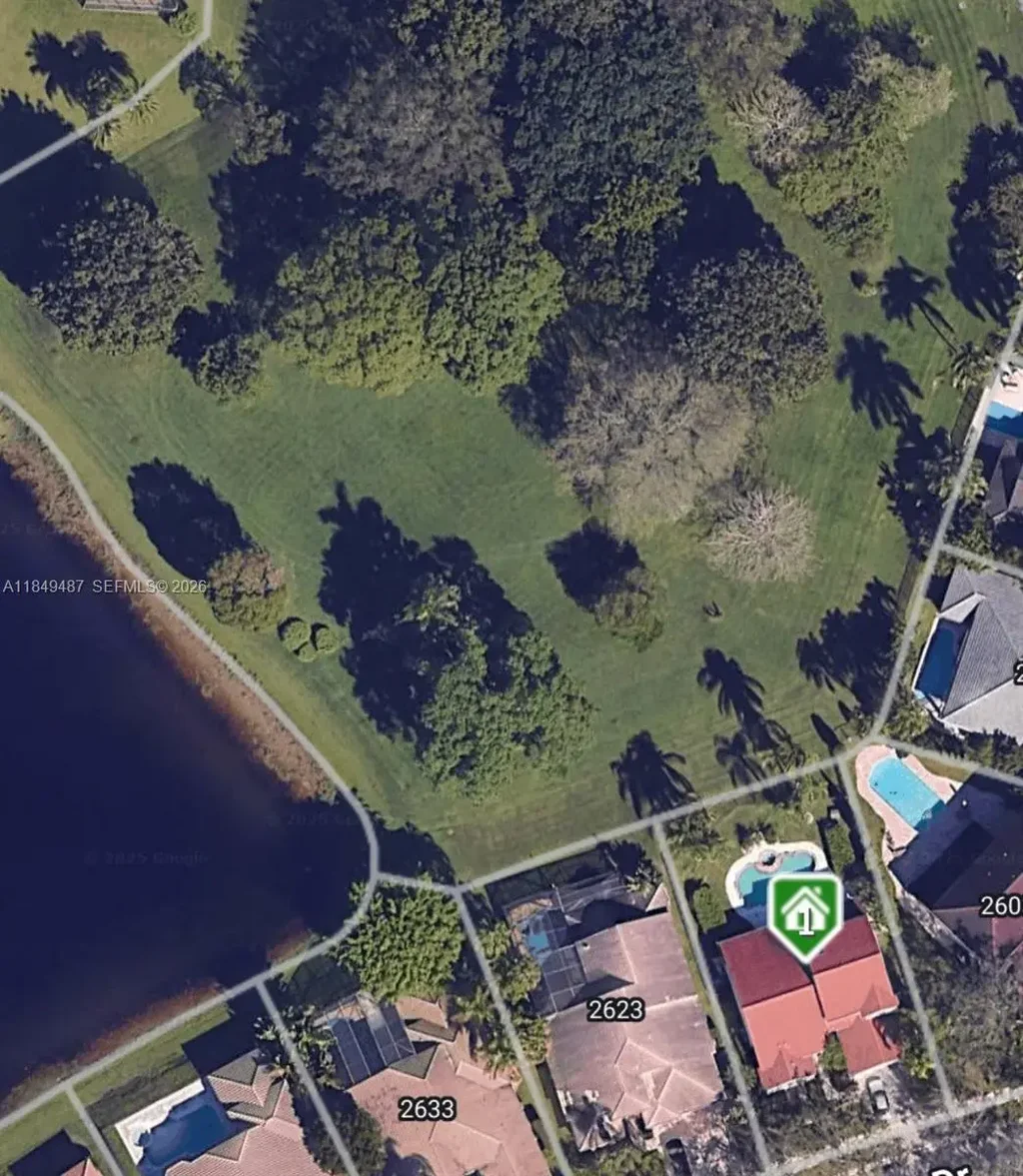 2613 Oakbrook Dr, Weston