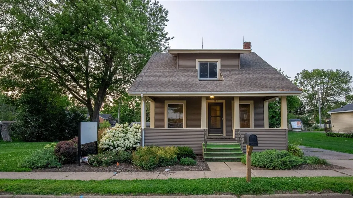 209 E Division Street, Neillsville