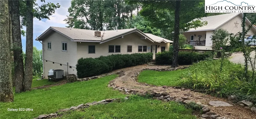 187 Lucerne Strasse Road, Spruce Pine