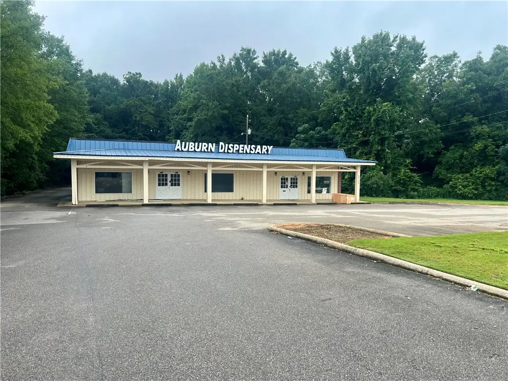 3713 Pepperell Pkwy, Opelika