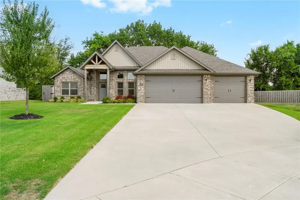 546 N Phoenix Road, Fayetteville