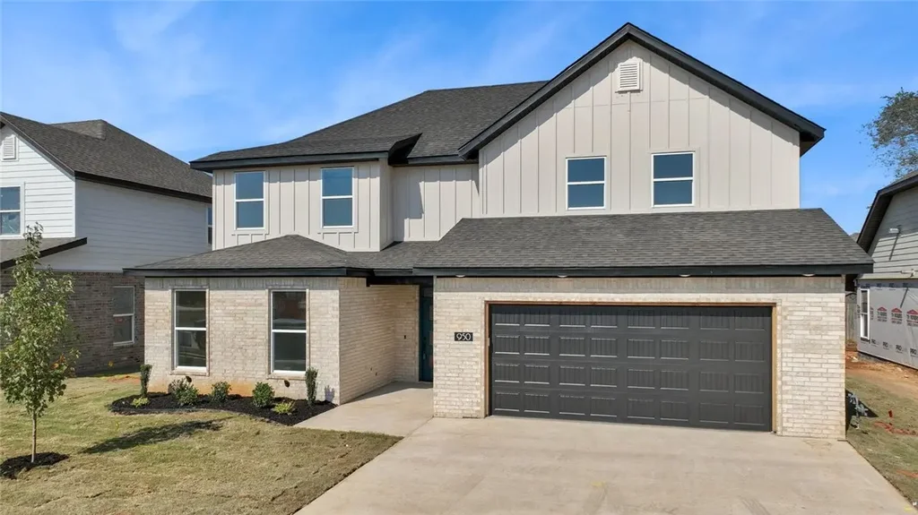 950 Moksha Street, Centerton