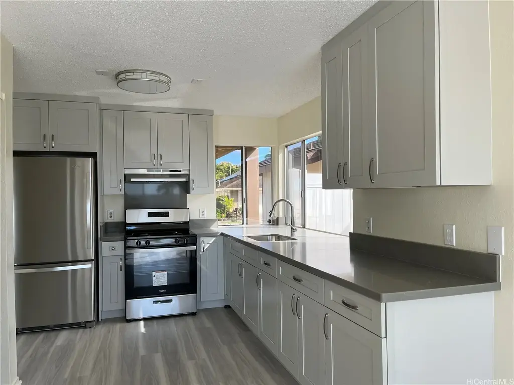 94-1059 Leomana Place, Waipahu