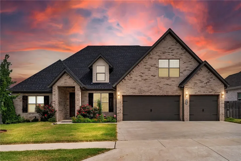 1621 Ella Place, Bentonville