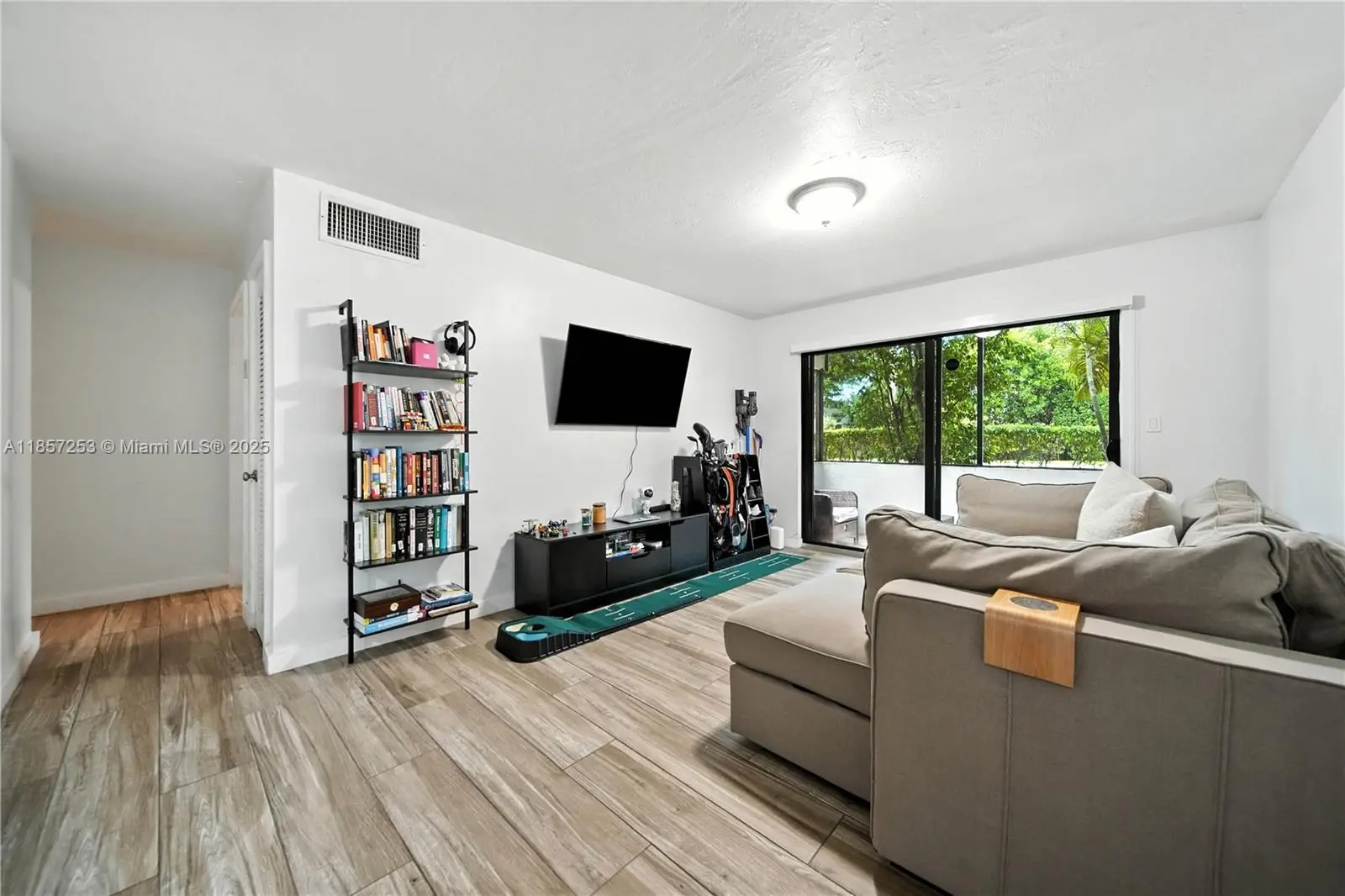 Photo of Listing #A11857253