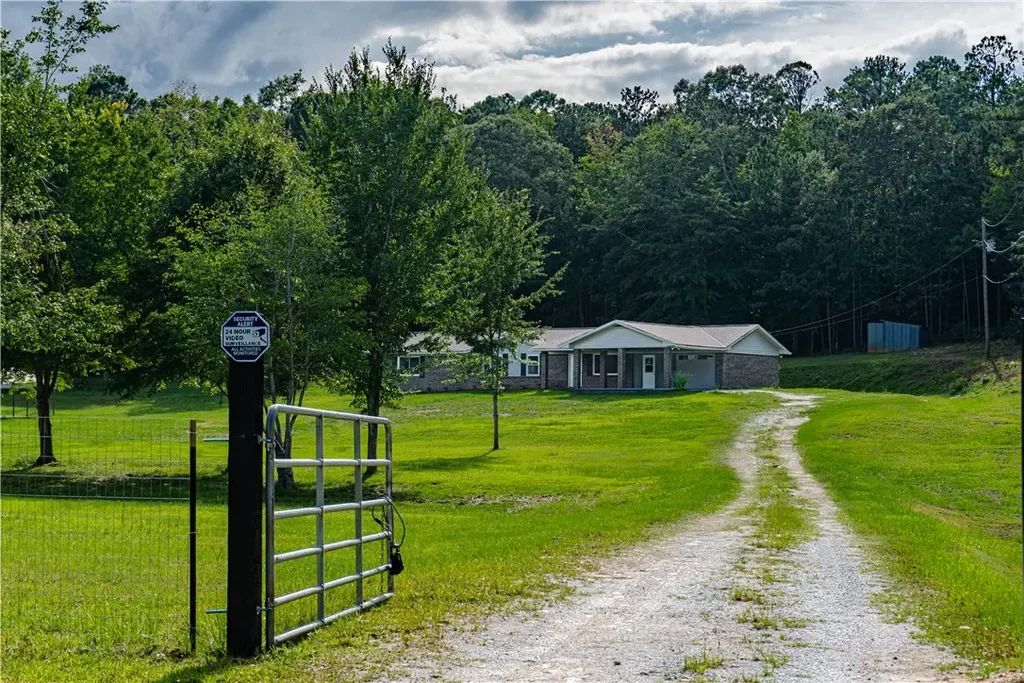 3180 Lee Rd 166, Opelika